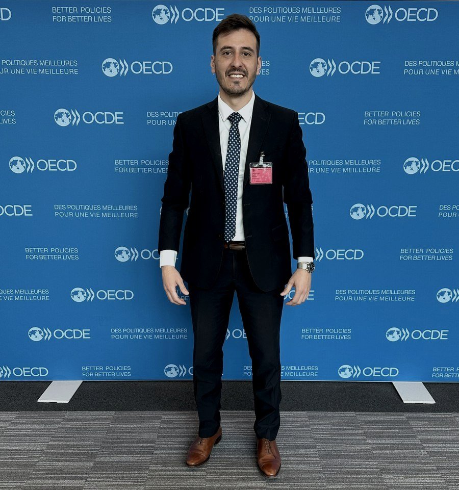 Danilo Castiglioni en la sede de la OCDE, París