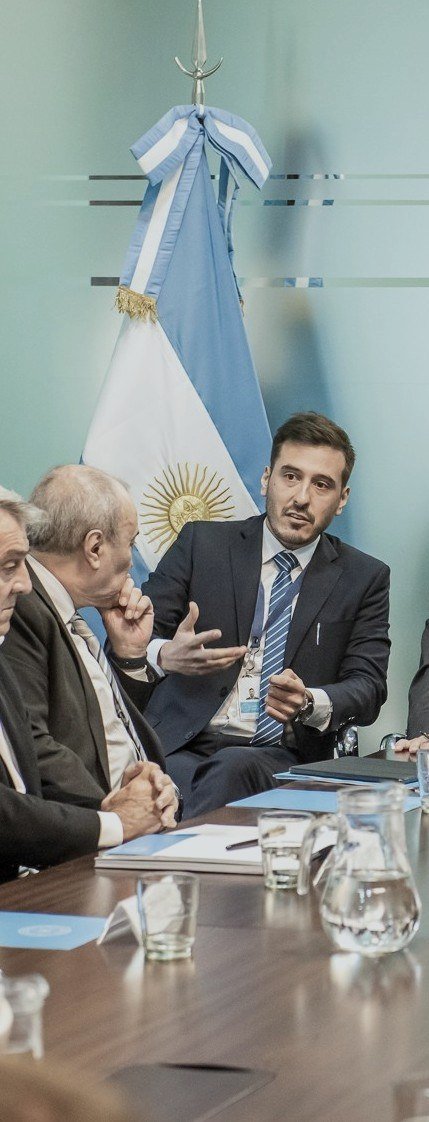 Danilo Castiglioni exponiendo en una reunión de la UIF